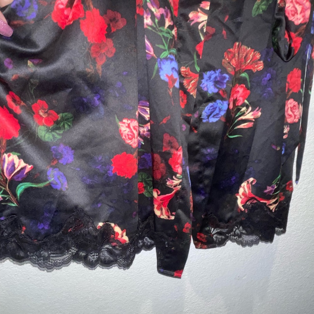 I.N.C. International Concepts
Women's Floral Wrap Robe, Large - Picture 6 of 6